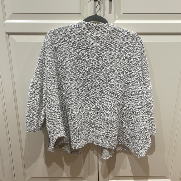 Cozy oversized sweater. - Picture 2 of 5